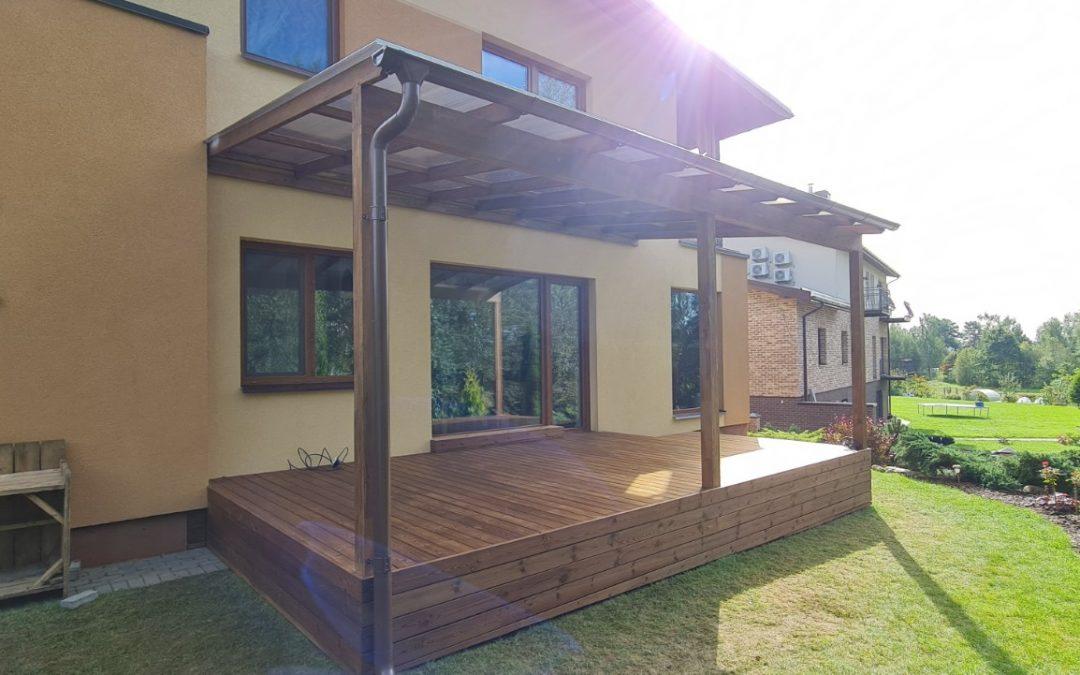 Polikarbonato stoginė ir termo pušies terasa