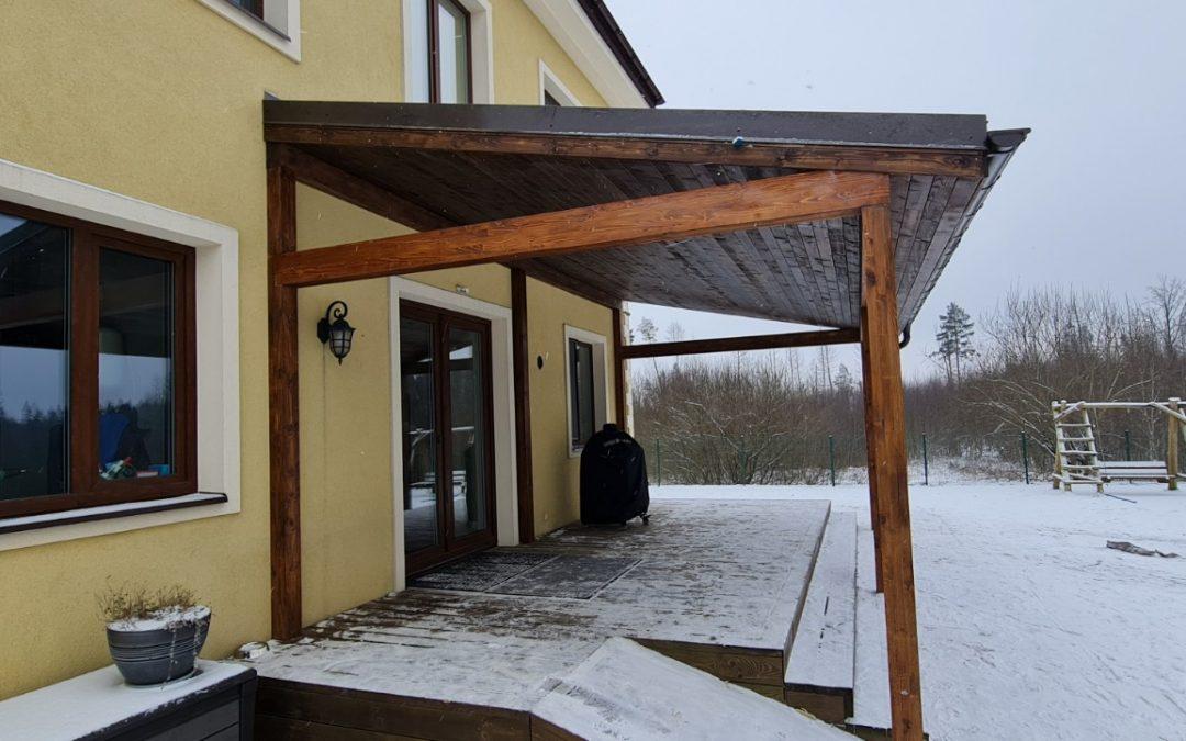 Stoginė – klijuotos medienos konstrukcija ir čerpių imitacijos danga