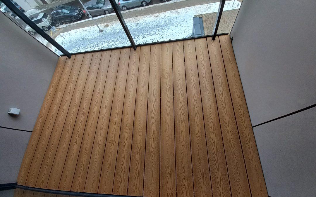 WPC Terasa balkonėlyje, medžio imitacijos raštas