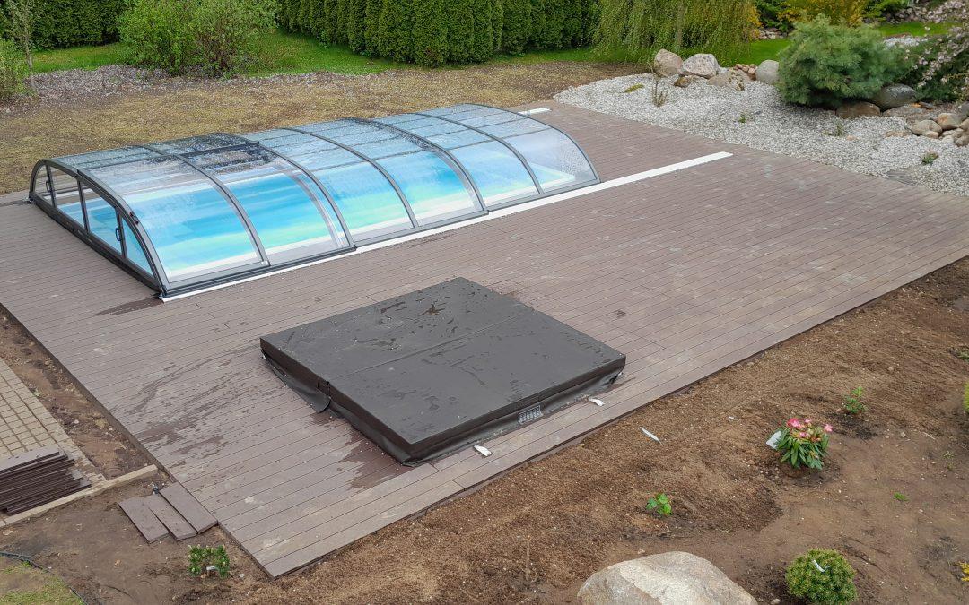 WPC terasa aplink baseiną