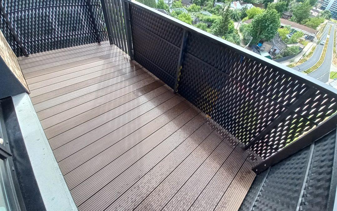 WPC terasa balkonėlyje