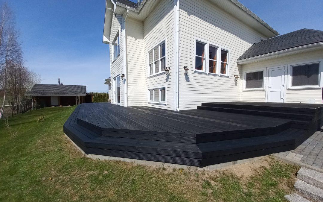 Termo pušies terasa – juoda