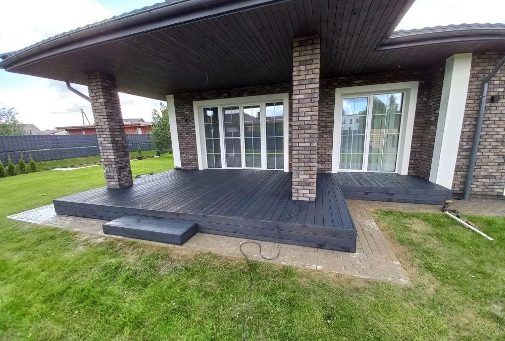 Impregnuota pušies terasa – antracito spalva