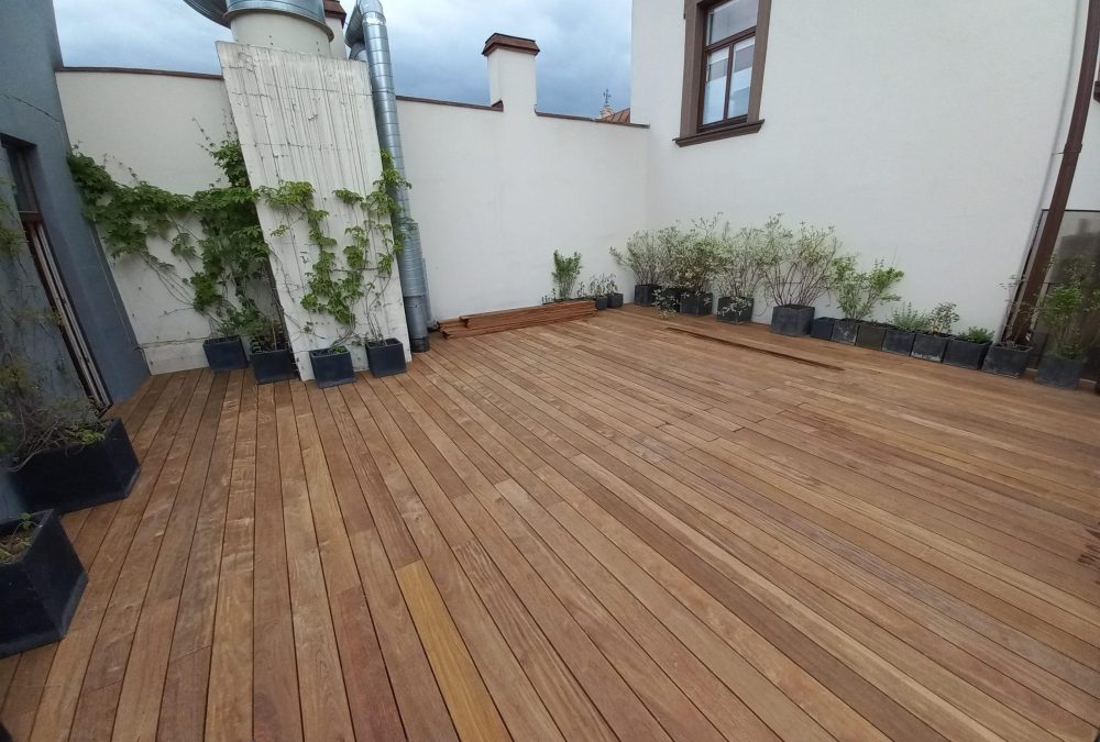 Tropinės medienos „Sucupira‘‘ terasa