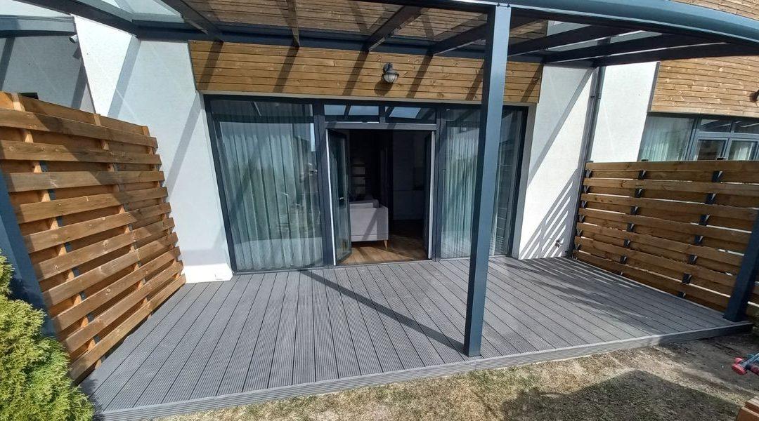 WPC lentų terasa, cinkuoto metalo konstrukcija