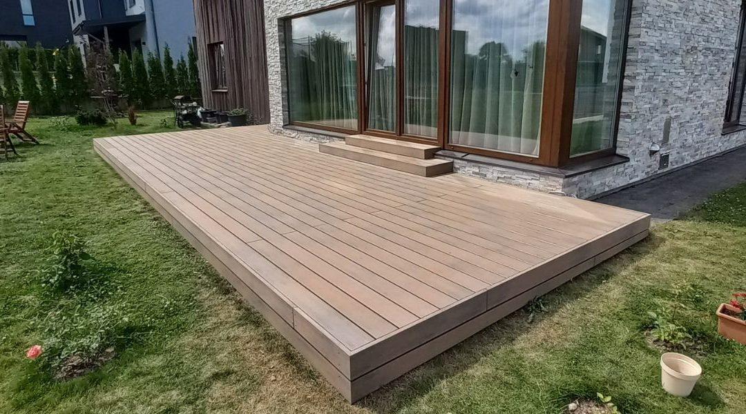 WPC lentų terasa, cinkuoto metalo konstrukcija