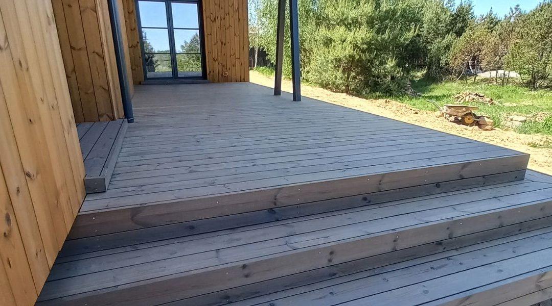 Termo pušies lentų terasa