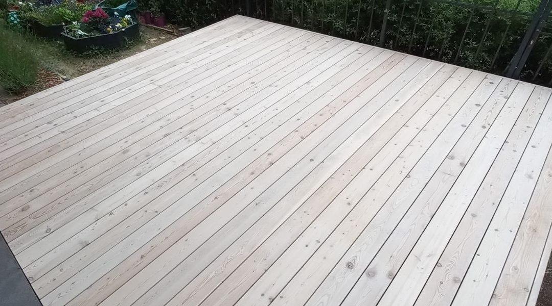 Maumedžio lentų terasa