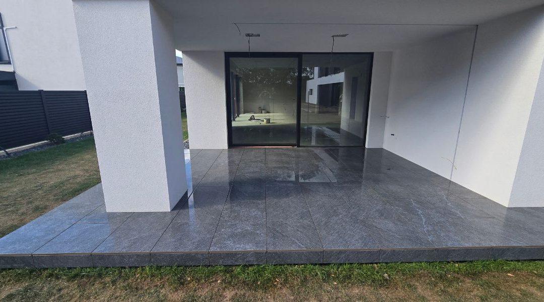 Akmens masės plytelių dvi terasos