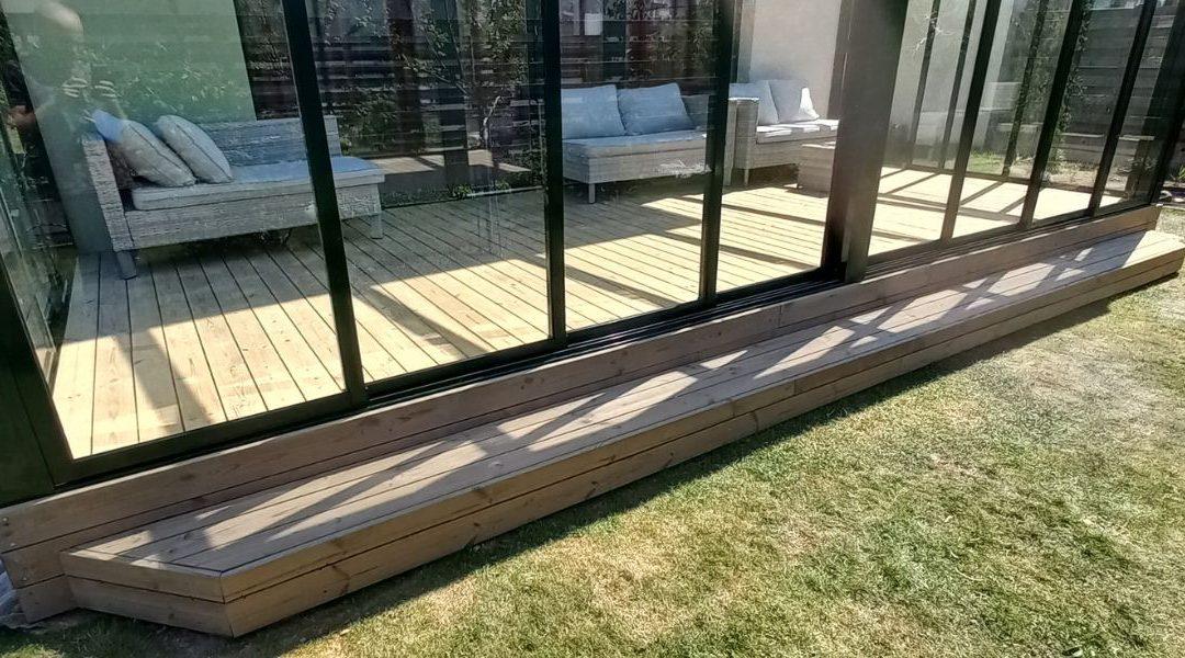 Termo pušies lentų terasa