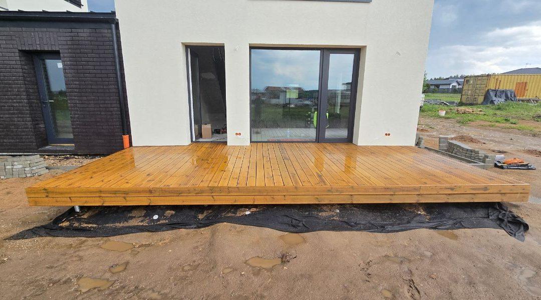 Impregnuotos pušies lentų dvi terasos