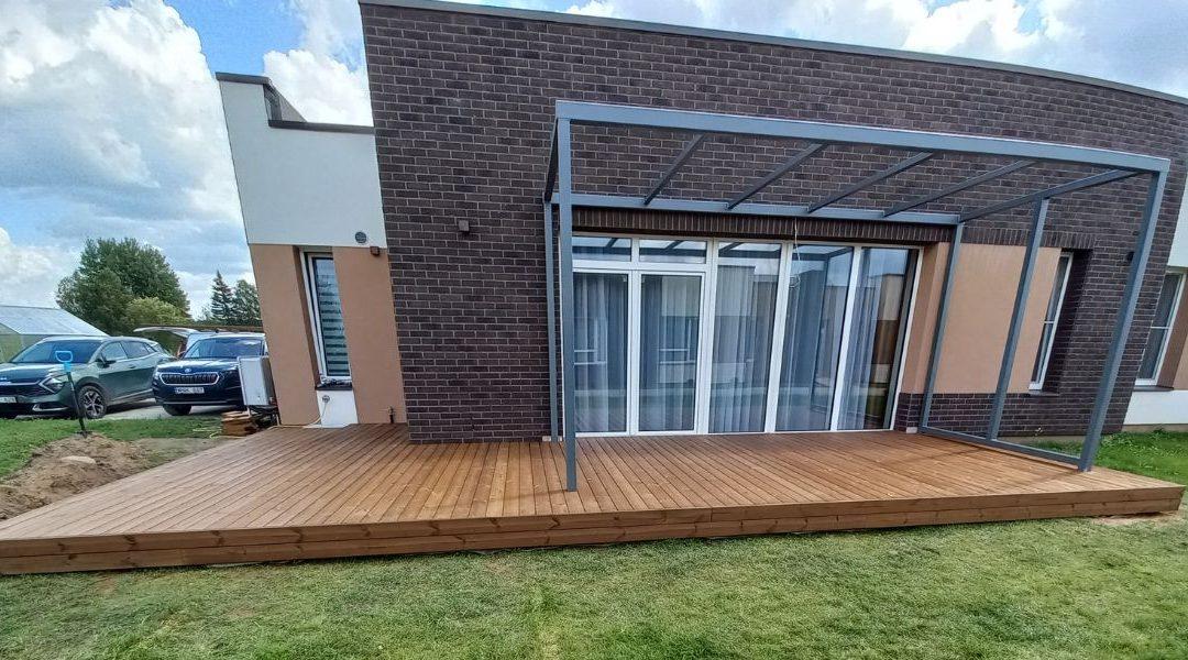 Termo pušies lentų terasa