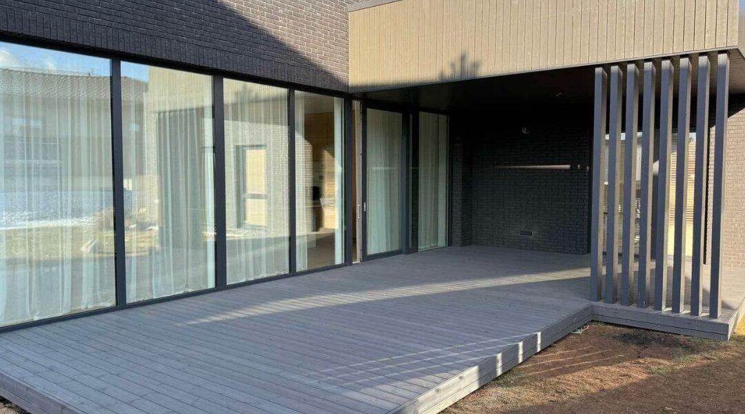 Termo pušies lentų terasa