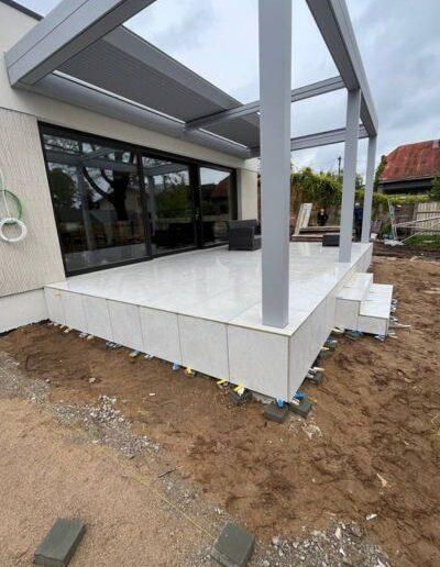 Akmens masės plytelių terasa
